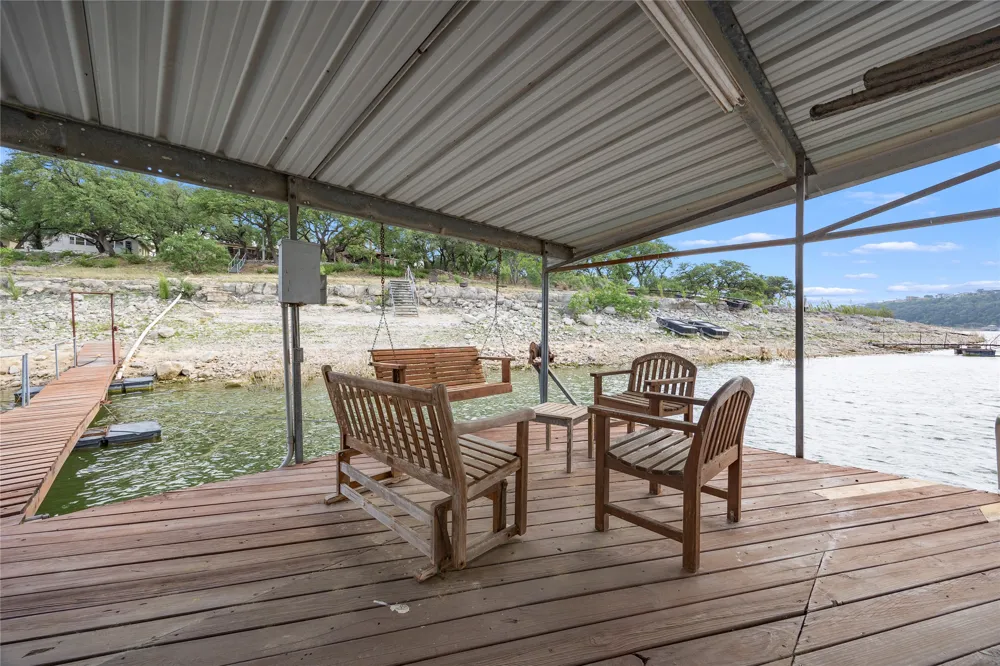 1131 Edgewater Drive Spicewood, TX 78669