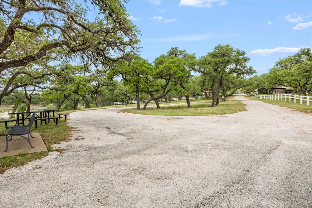 1131 Edgewater Drive Spicewood, TX 78669