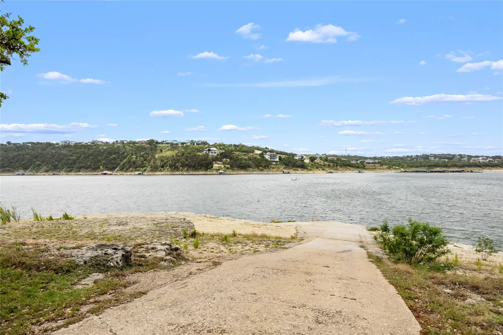 1131 Edgewater Drive Spicewood, TX 78669