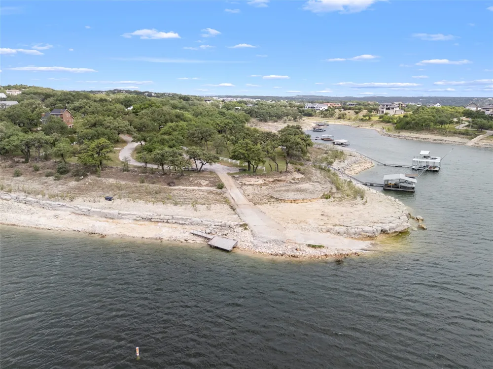 1131 Edgewater Drive Spicewood, TX 78669