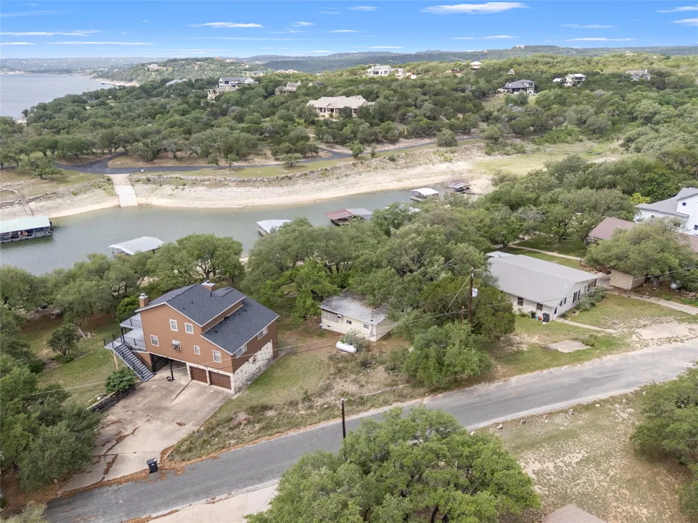 1131 Edgewater Drive Spicewood, TX 78669