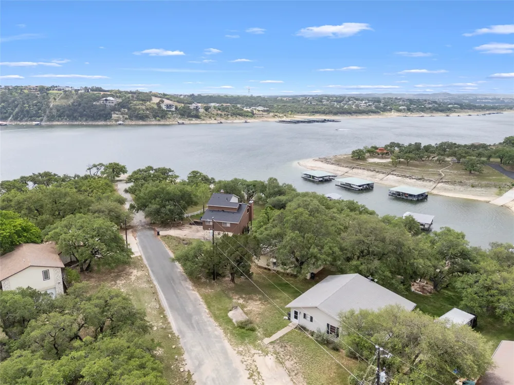 1131 Edgewater Drive Spicewood, TX 78669