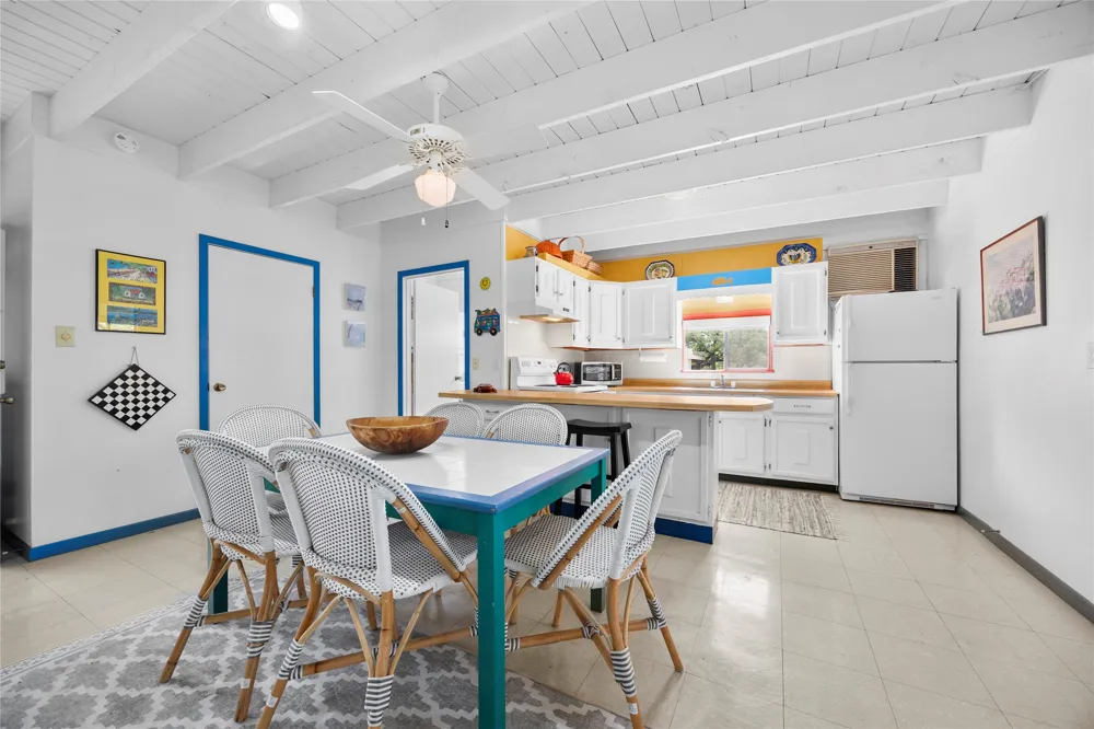 1131 Edgewater Drive Spicewood, TX 78669