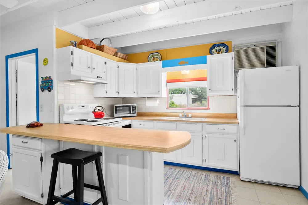 1131 Edgewater Drive Spicewood, TX 78669