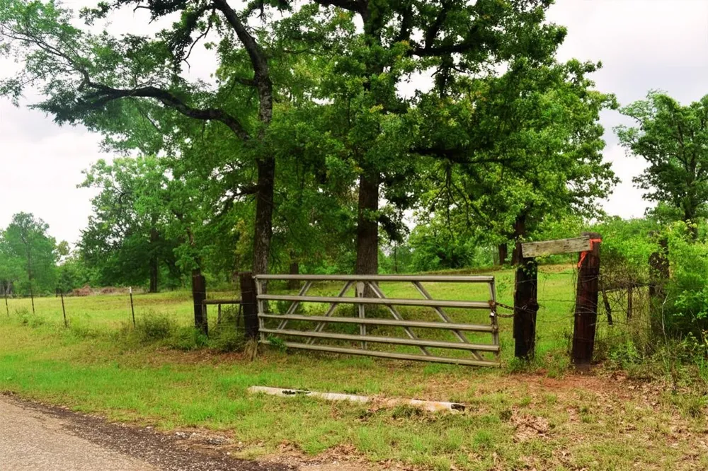 Fcr 421 W Buffalo, TX 75831