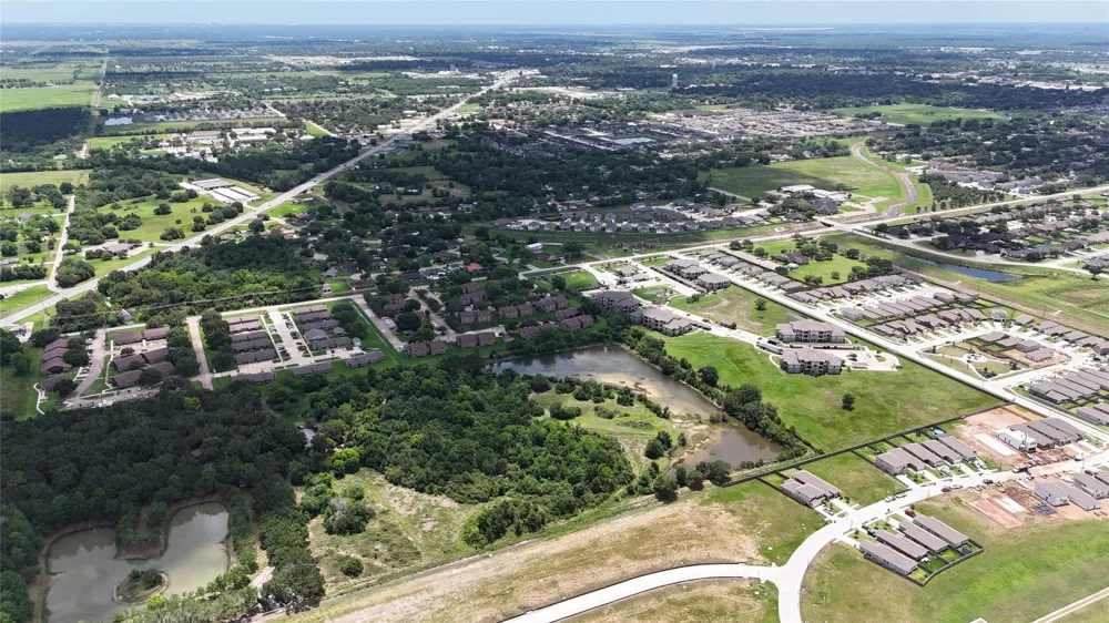 101 Julie K Lane Angleton, TX 77515