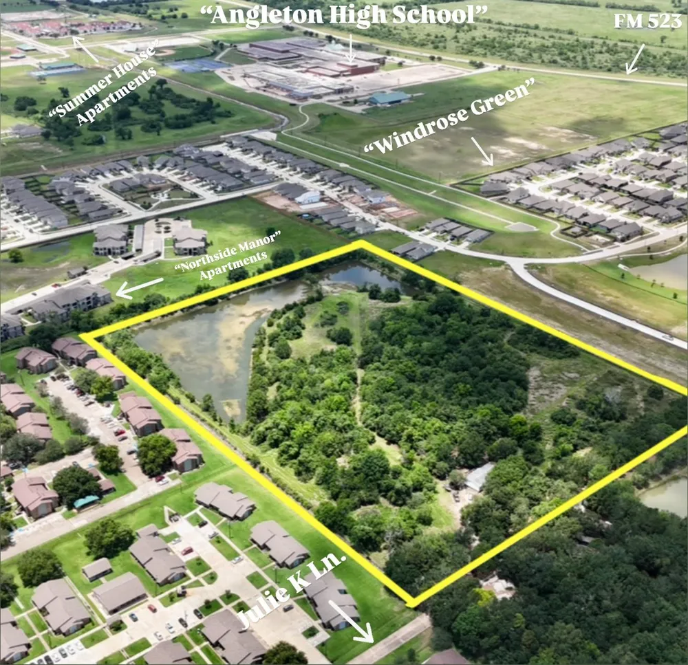 101 Julie K Lane Angleton, TX 77515