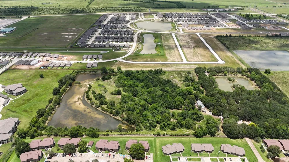 101 Julie K Lane Angleton, TX 77515