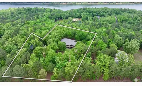 648 De Queen Lake Road