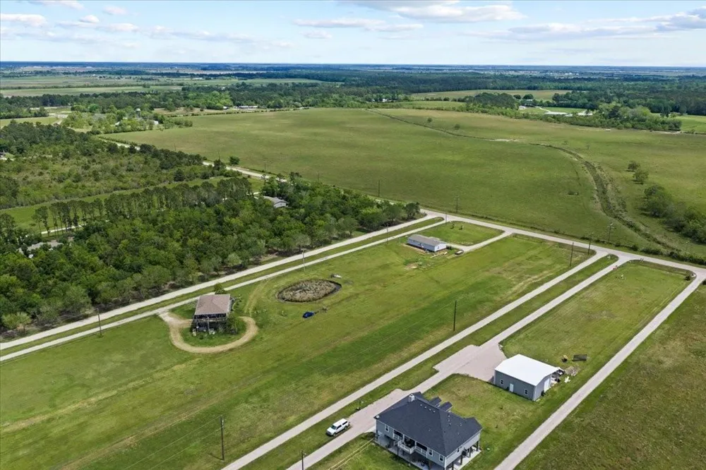 4409 W Bayshore Road Anahuac, TX 77514