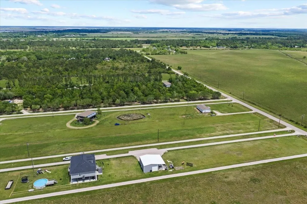 4409 W Bayshore Road Anahuac, TX 77514