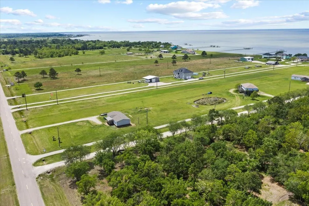 4409 W Bayshore Road Anahuac, TX 77514