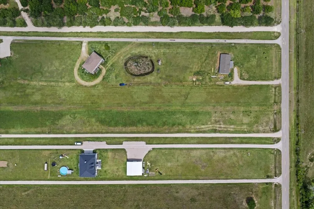 4409 W Bayshore Road Anahuac, TX 77514