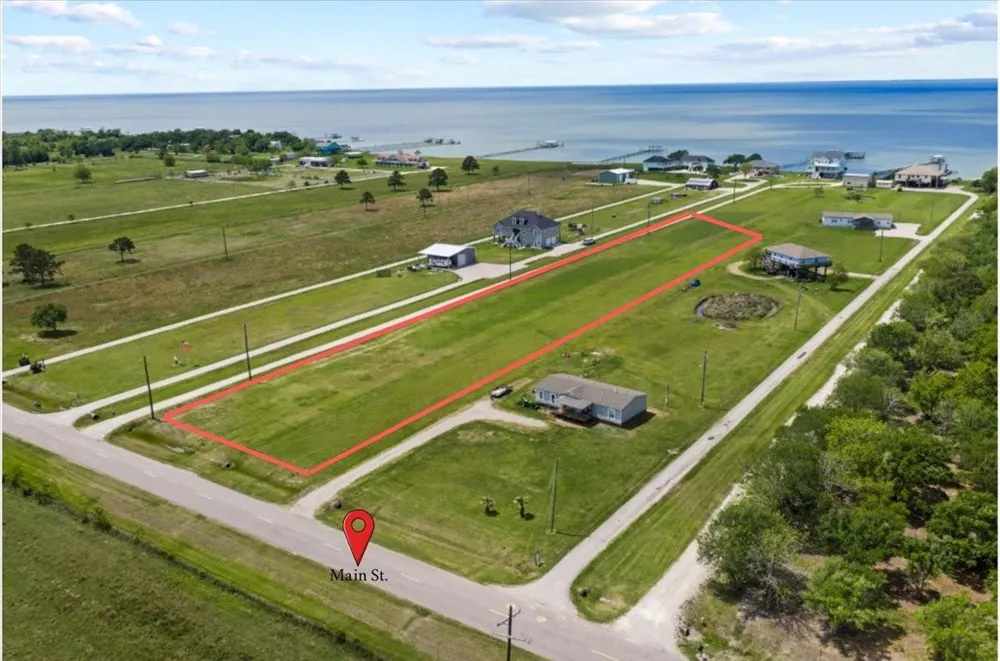4409 W Bayshore Road Anahuac, TX 77514