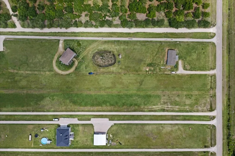 4409 W Bayshore Road Anahuac, TX 77514