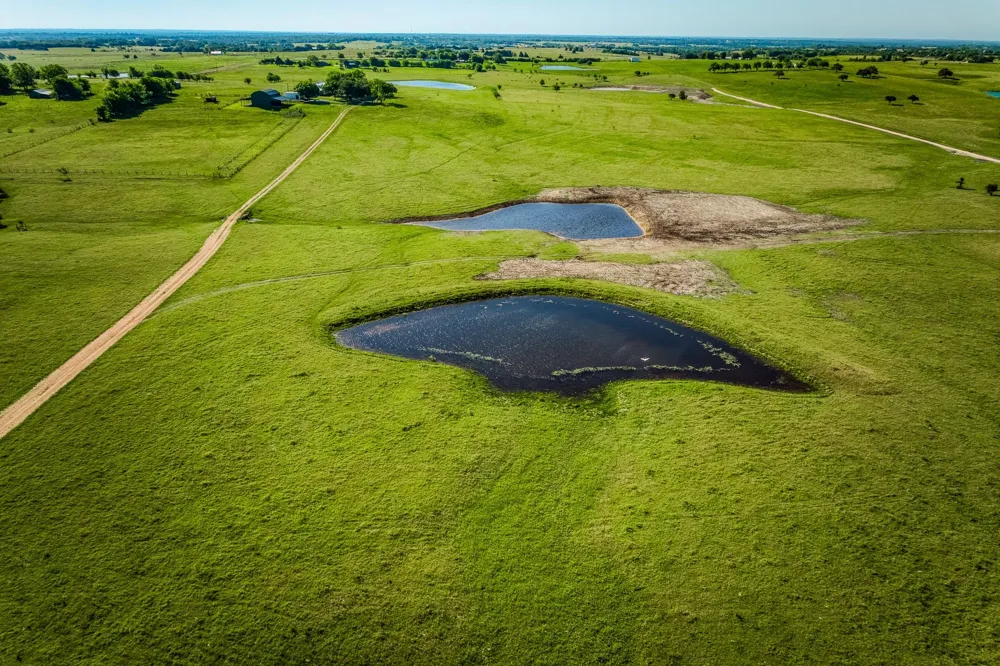 5005 Fuchs Rd Burton, TX 77835