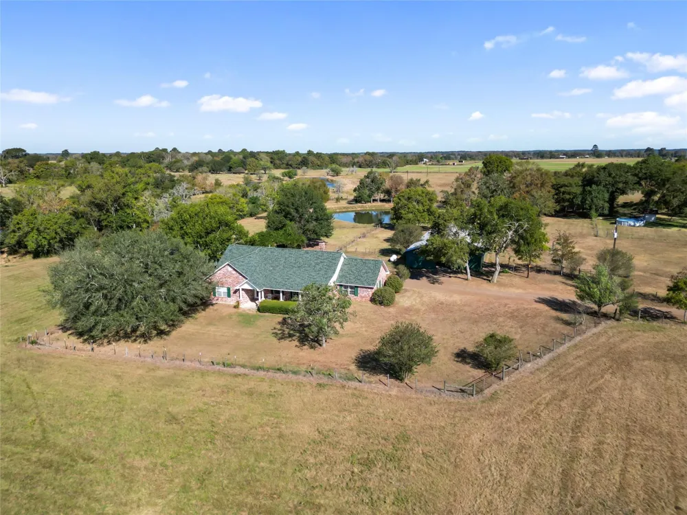 28109 Waller Gladish Rd Waller, TX 77484