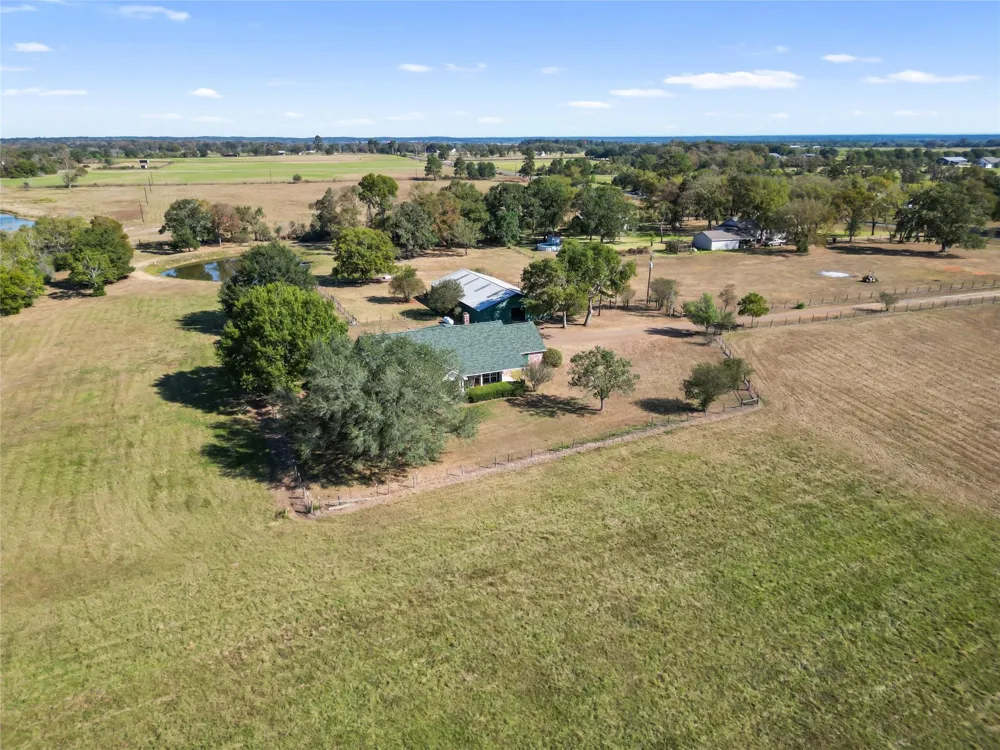 28109 Waller Gladish Rd Waller, TX 77484
