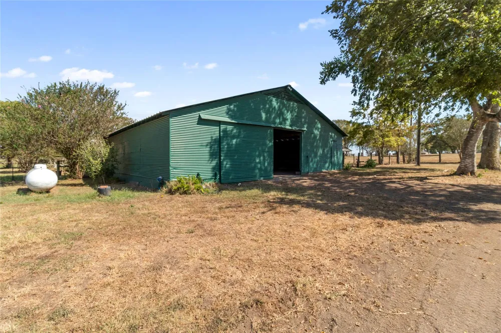 28109 Waller Gladish Rd Waller, TX 77484