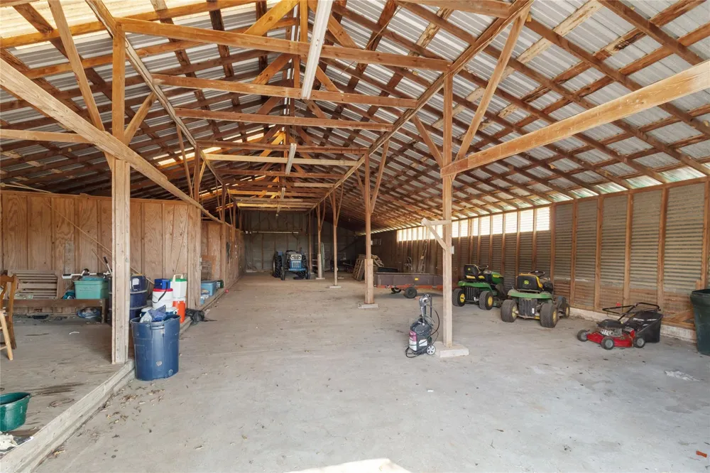 28109 Waller Gladish Rd Waller, TX 77484