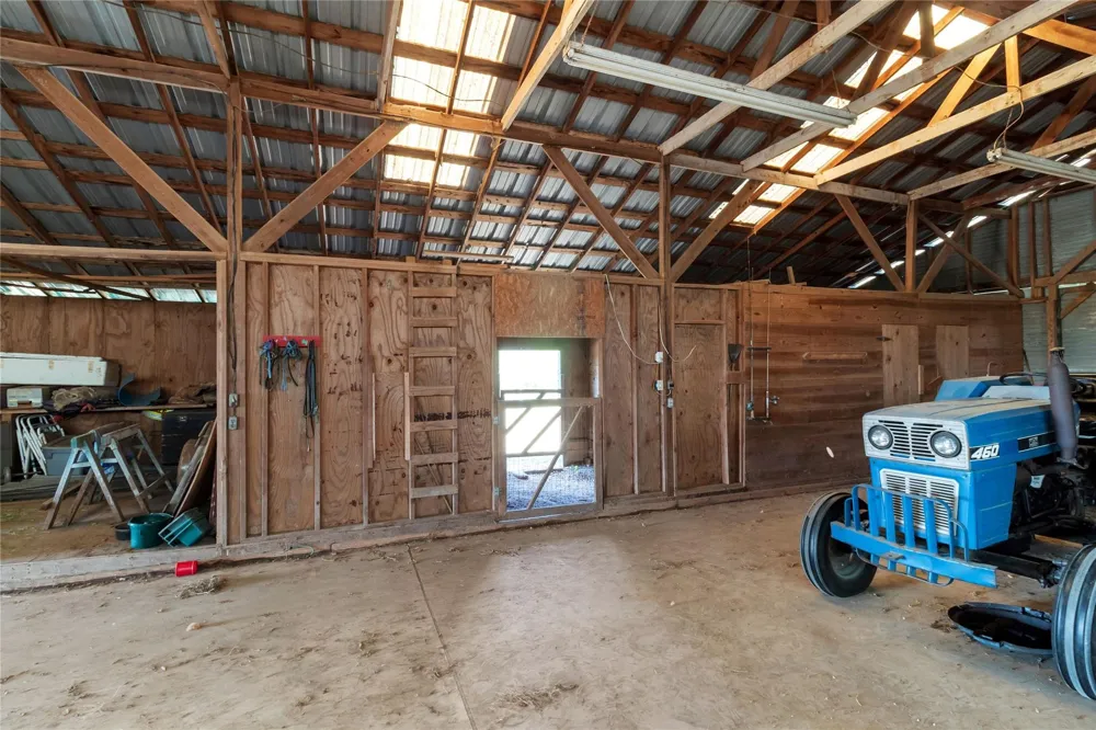 28109 Waller Gladish Rd Waller, TX 77484