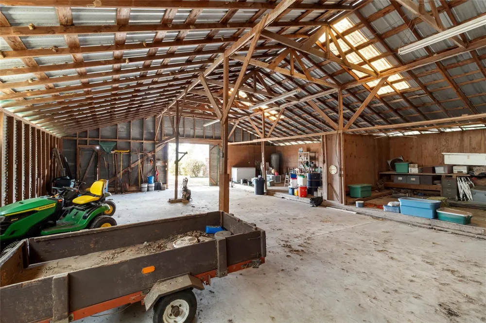28109 Waller Gladish Rd Waller, TX 77484