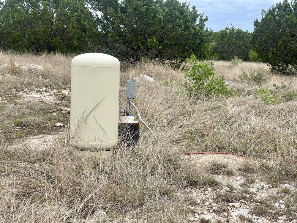 41 Tx Hwy 41 Rocksprings, TX 78880
