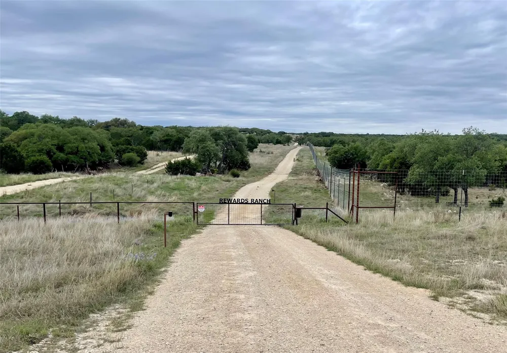 41 Tx Hwy 41 Rocksprings, TX 78880