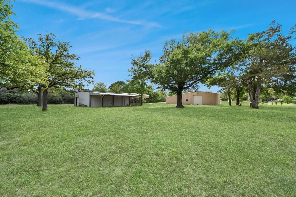 460 High Meadows Road Bellville, TX 77418