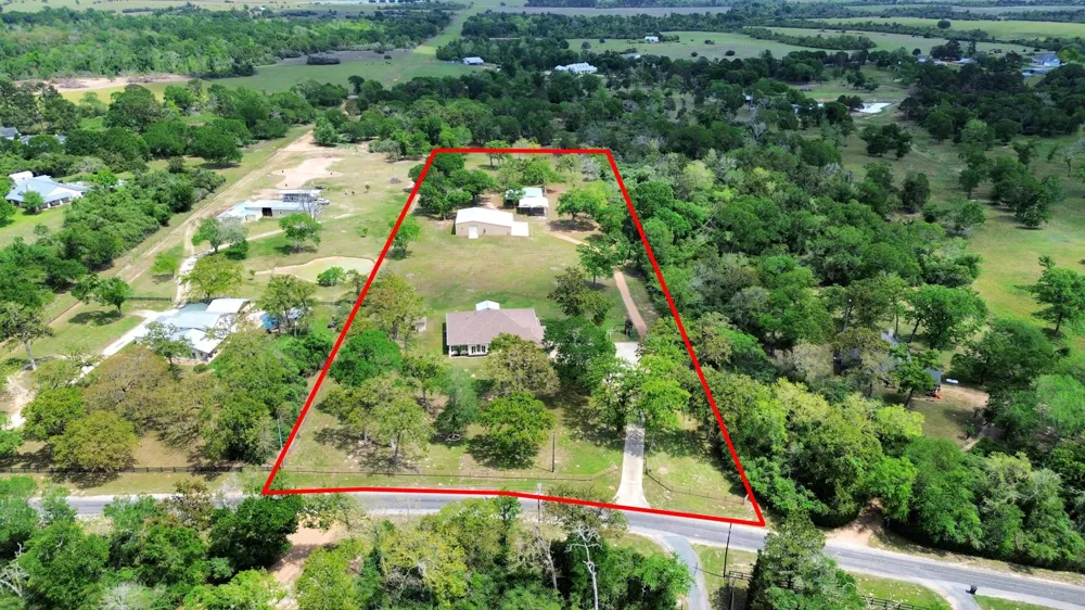 460 High Meadows Road Bellville, TX 77418