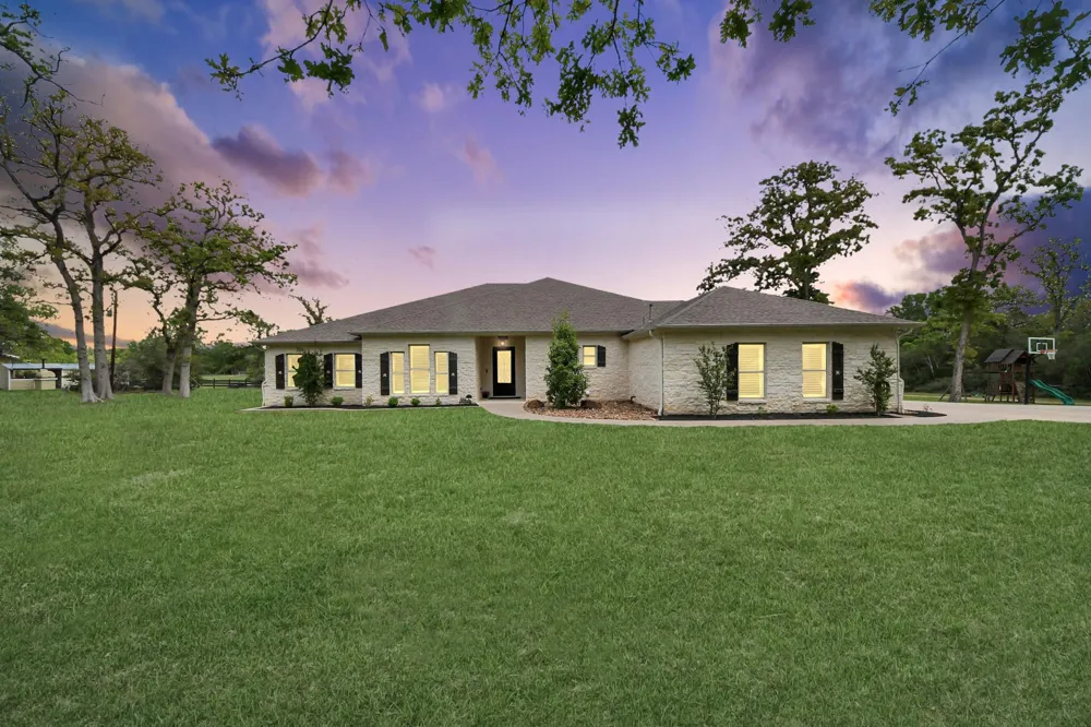 460 High Meadows Road Bellville, TX 77418