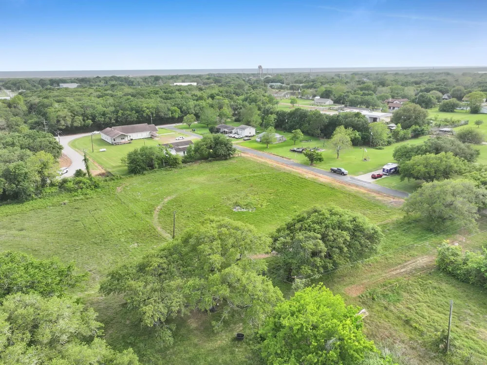 1364 Walter High Island, TX 77632