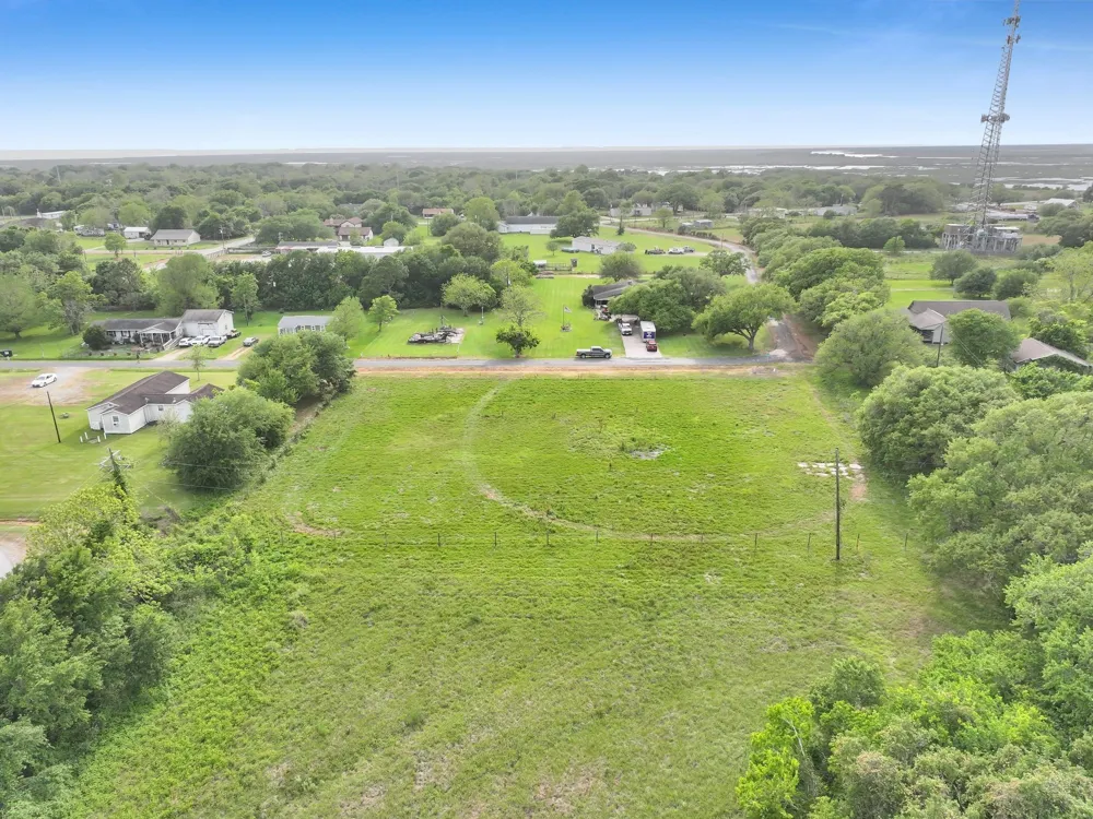 1364 Walter High Island, TX 77632