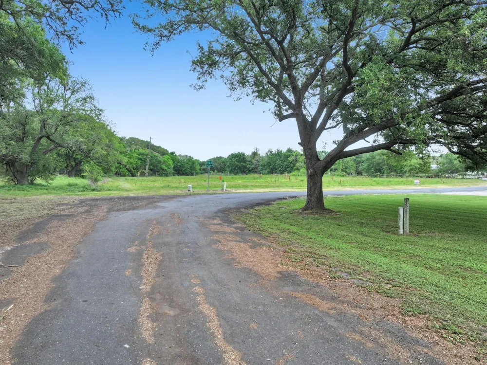 1364 Walter High Island, TX 77632