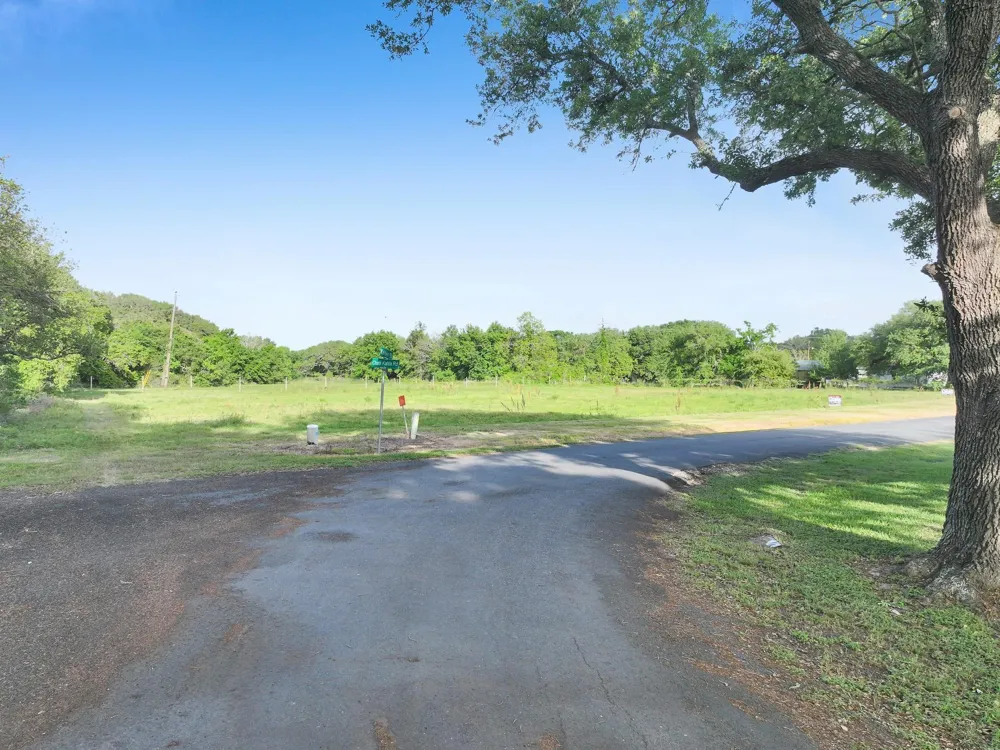 1364 Walter High Island, TX 77632