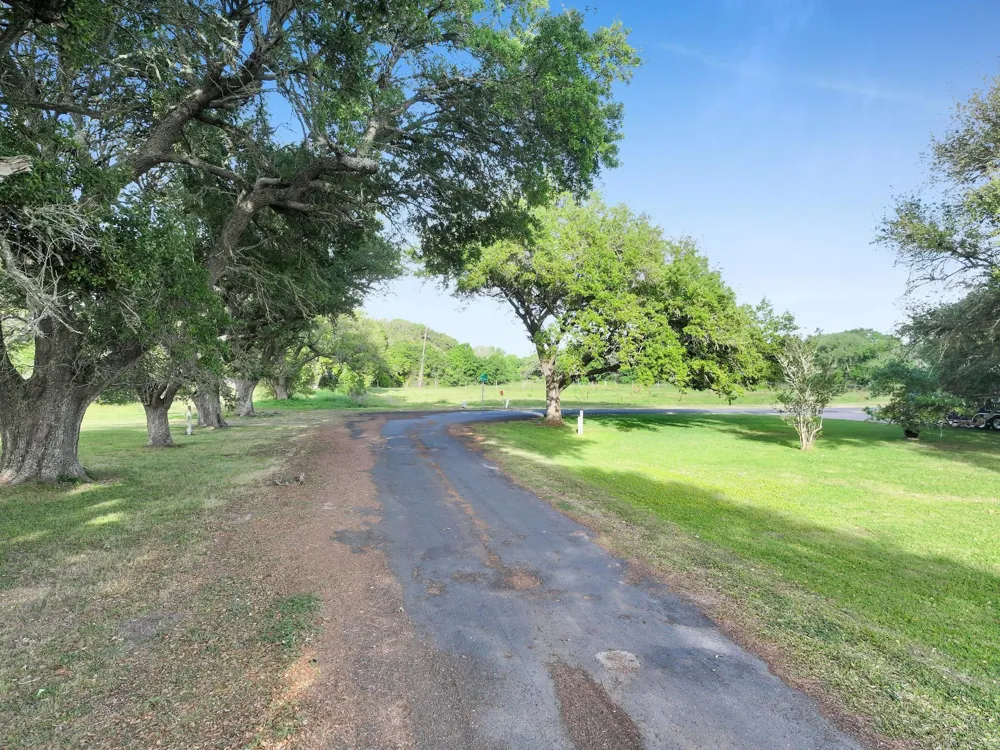 1364 Walter High Island, TX 77632