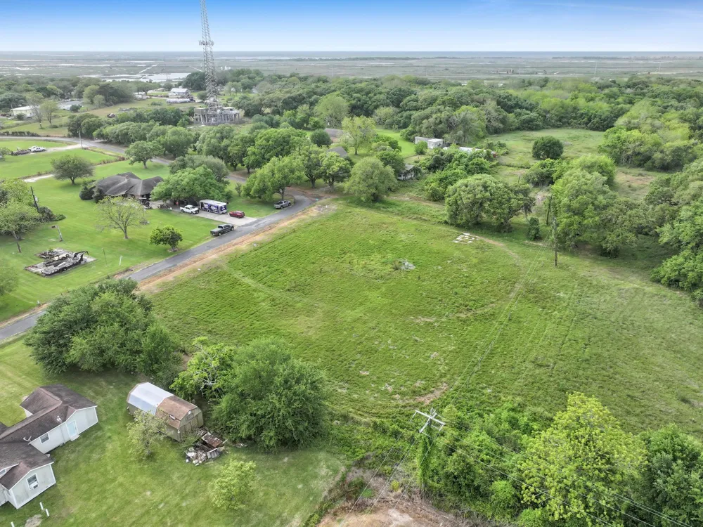 1364 Walter High Island, TX 77632