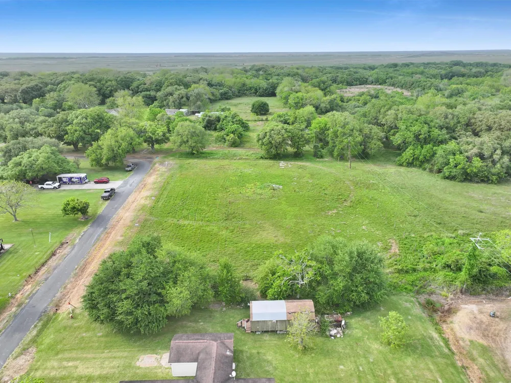 1364 Walter High Island, TX 77632