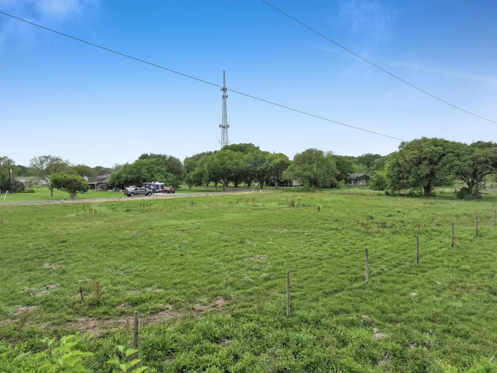 1364 Walter High Island, TX 77632