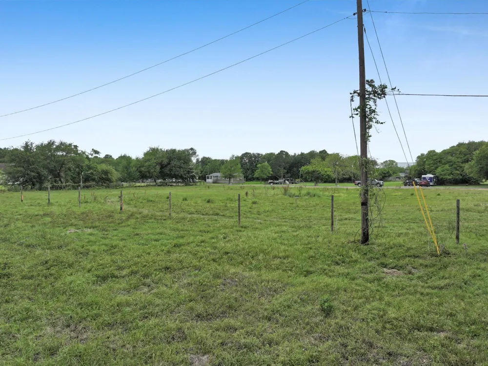1364 Walter High Island, TX 77632