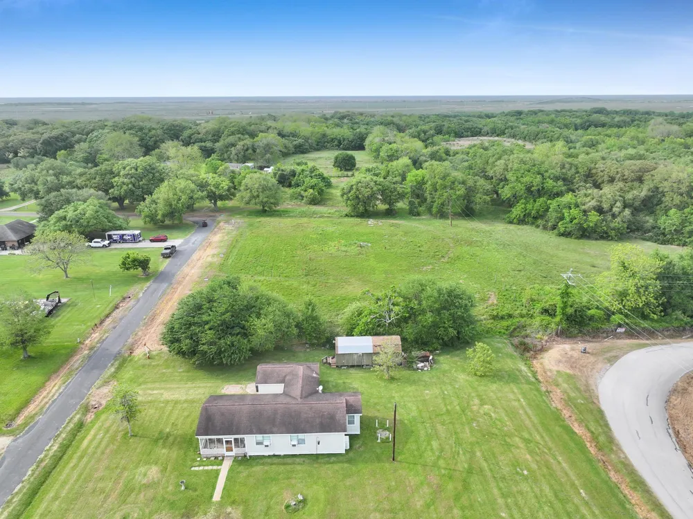 1364 Walter High Island, TX 77632