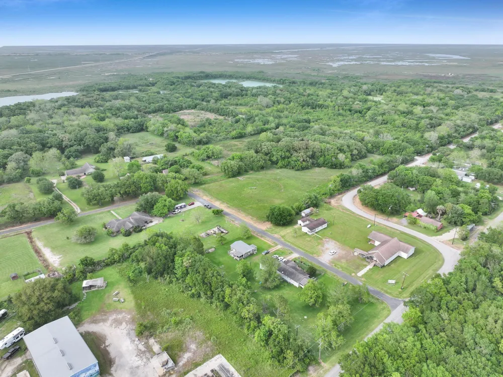 1364 Walter High Island, TX 77632
