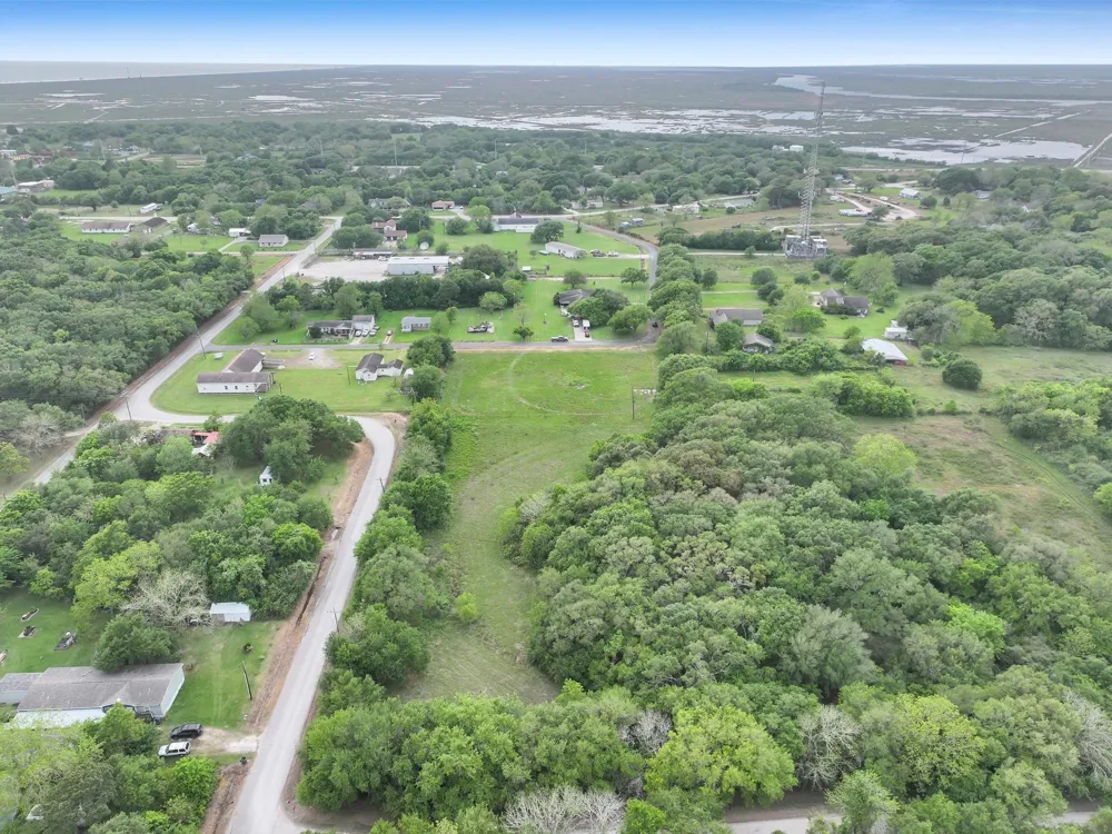 1364 Walter High Island, TX 77632