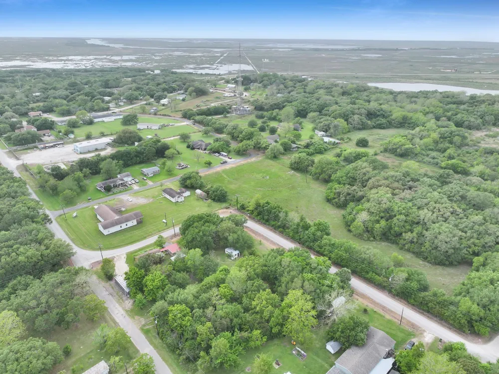 1364 Walter High Island, TX 77632