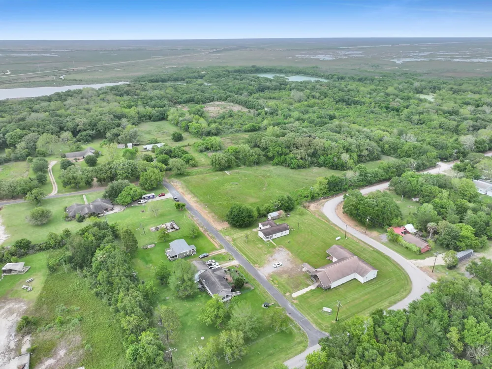 1364 Walter High Island, TX 77632