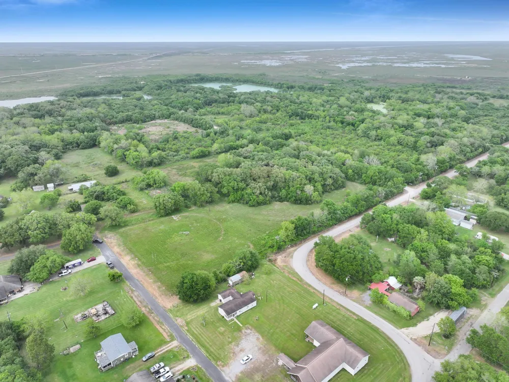 1364 Walter High Island, TX 77632