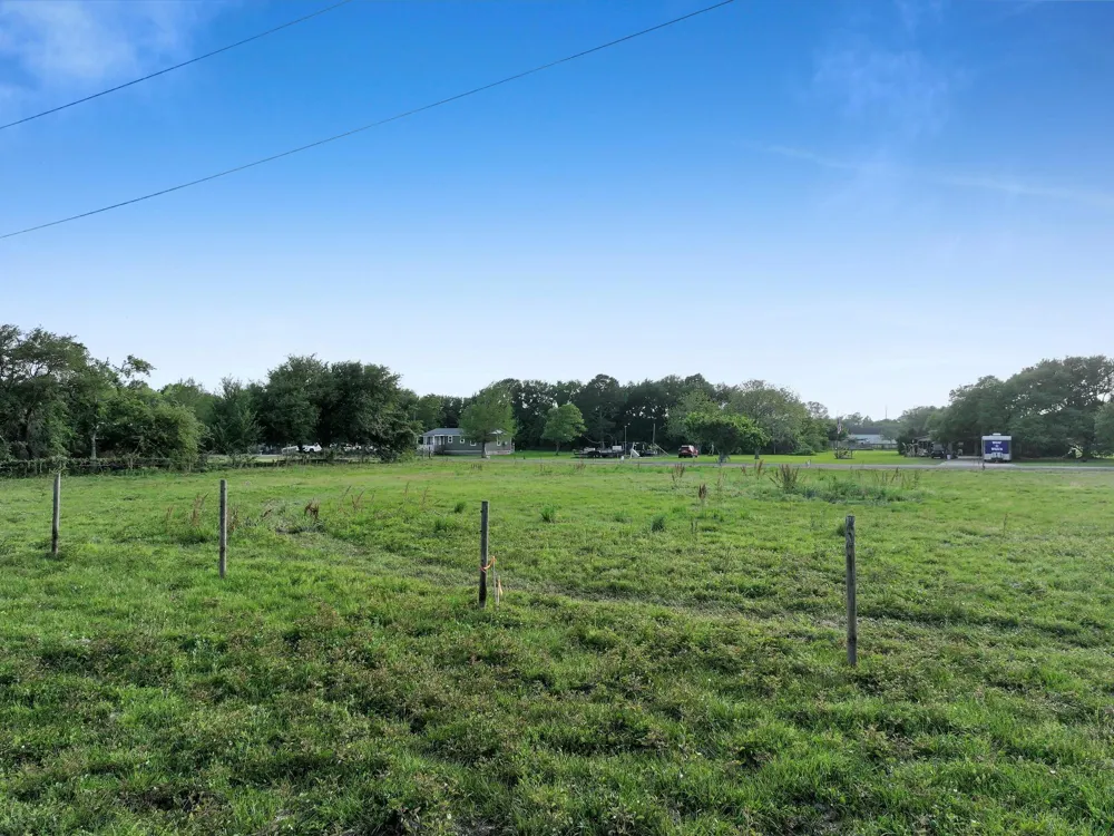 1364 Walter High Island, TX 77632