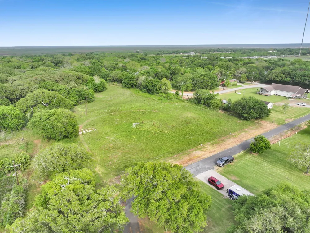 1364 Walter High Island, TX 77632