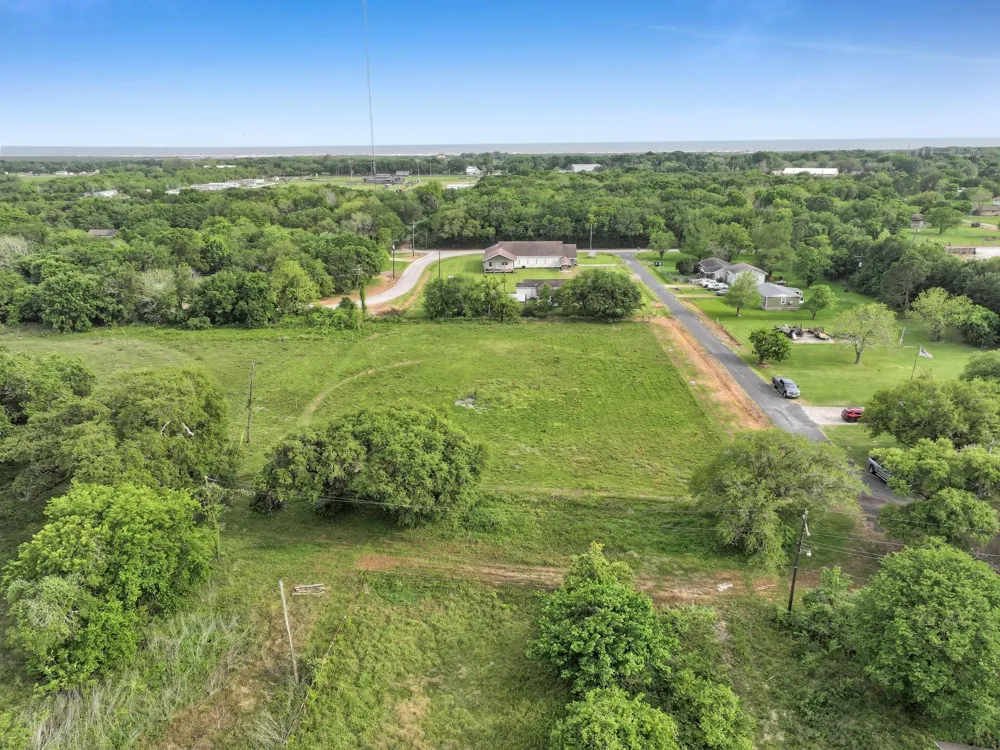 1364 Walter High Island, TX 77632