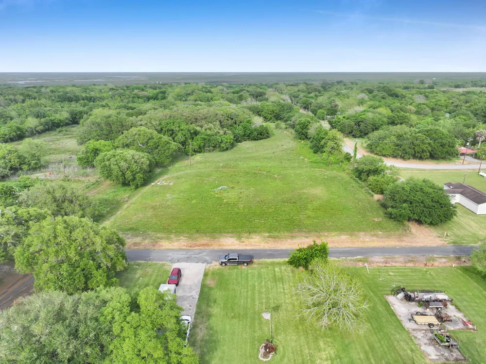 1364 Walter High Island, TX 77632